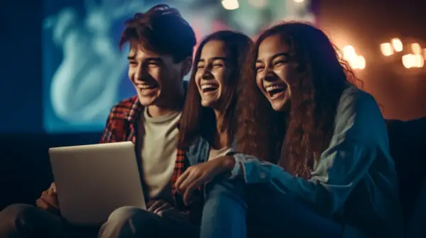 Najlepsze Komedie dla młodzieży: Fajne filmy, które warto obejrzeć jako nastolatek